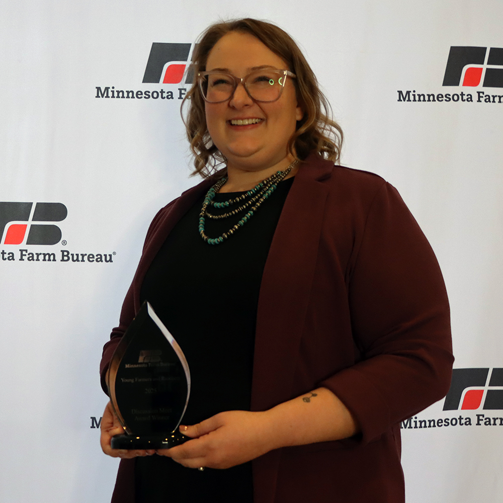 2024 Discussion Meet winner Katie Saterbak holding award